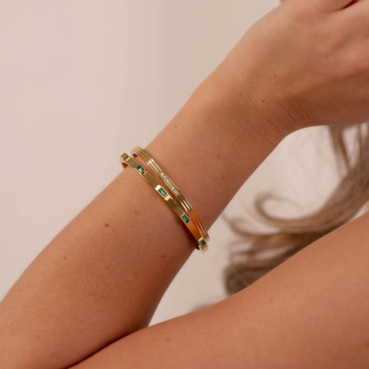 Emerald bangle - No discoloration