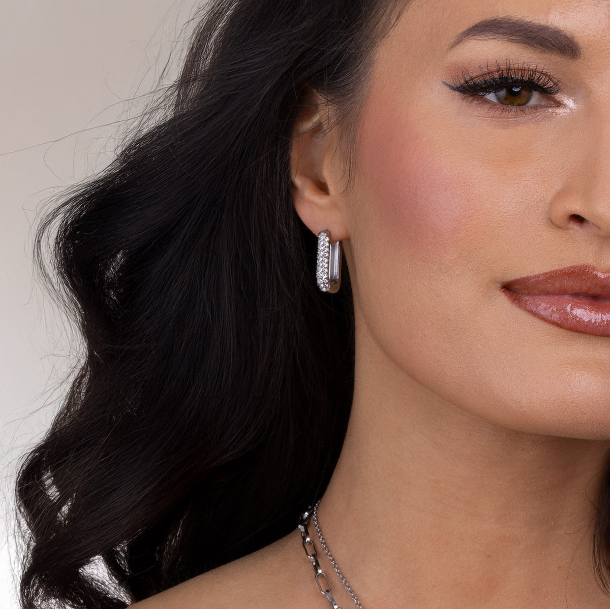 Glow earring silver - worn