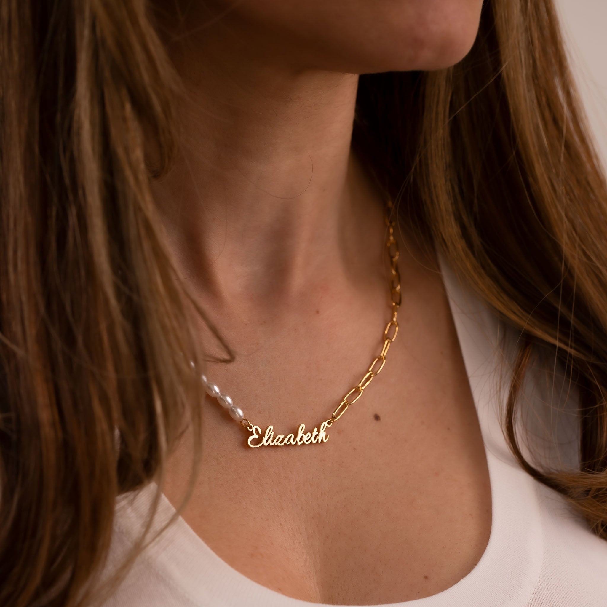 Pearl link name necklace gold