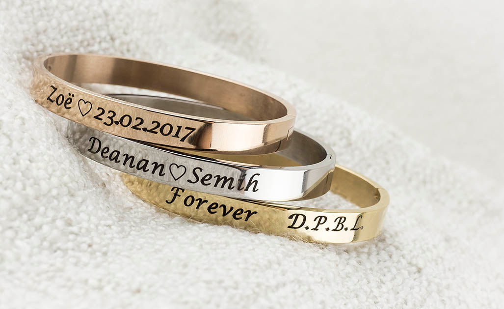 Quote bangle gold